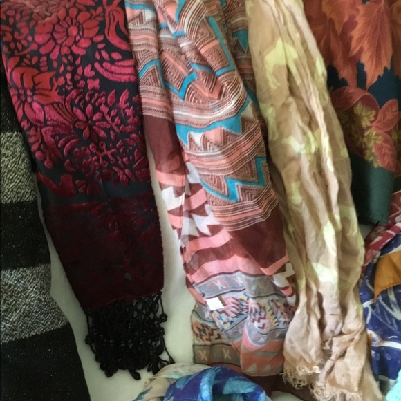 22 SCARVES! Various sizes, fabrics and styles! A complete Scarf Wardrobe! - Picture 9 of 10